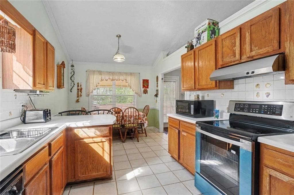 5 bedroom, 3 bathroom, 2,270 sq ft single family residence for sale at 458 Padens Valley Court, Lawrenceville, GA 30044 — photo 2