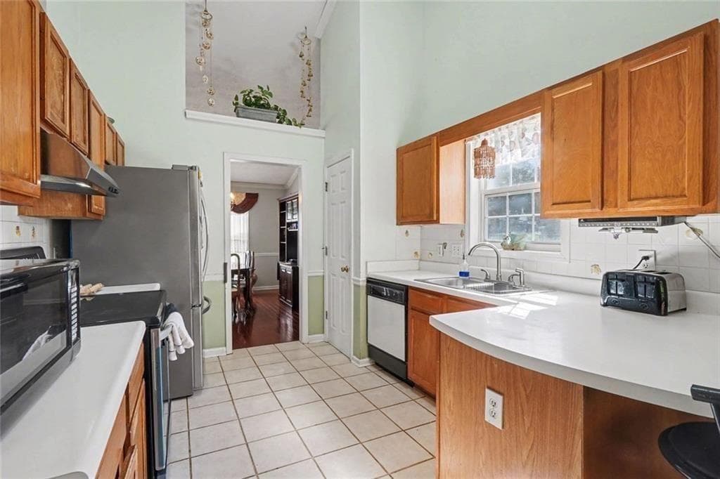 5 bedroom, 3 bathroom, 2,270 sq ft single family residence for sale at 458 Padens Valley Court, Lawrenceville, GA 30044 — photo 3