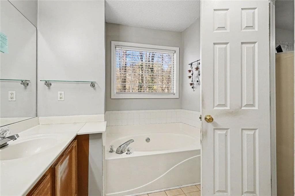 5 bedroom, 3 bathroom, 2,270 sq ft single family residence for sale at 458 Padens Valley Court, Lawrenceville, GA 30044 — photo 6
