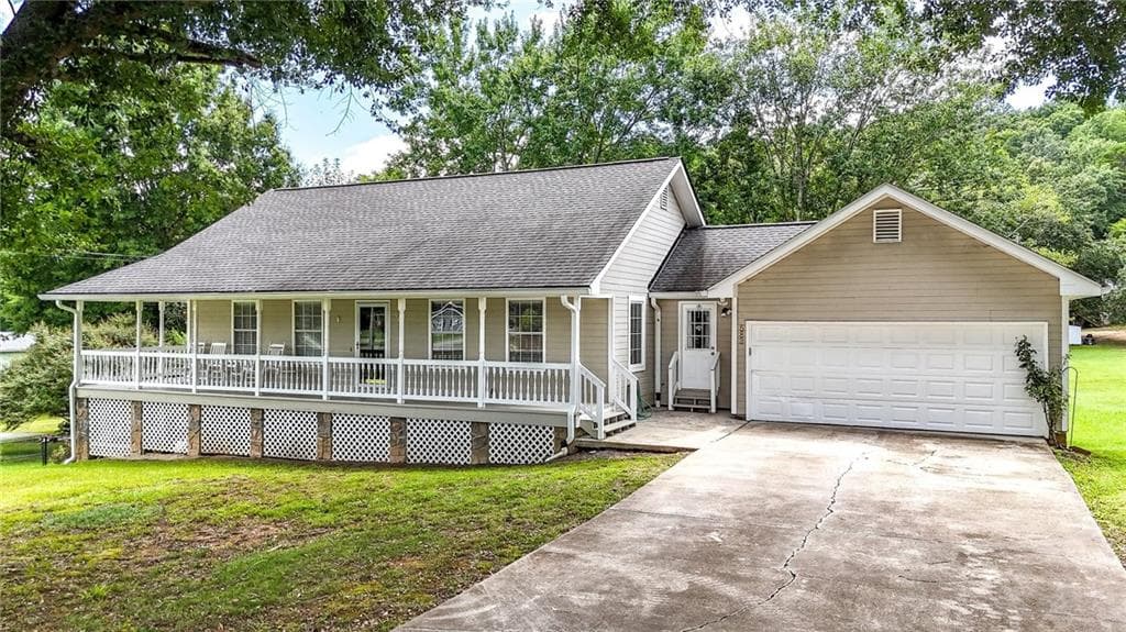 4 bedroom, 3 bathroom, 2,551 sq ft single family residence under contract at 583 Avondale Drive, Rocky Face, GA 30740 — photo 2