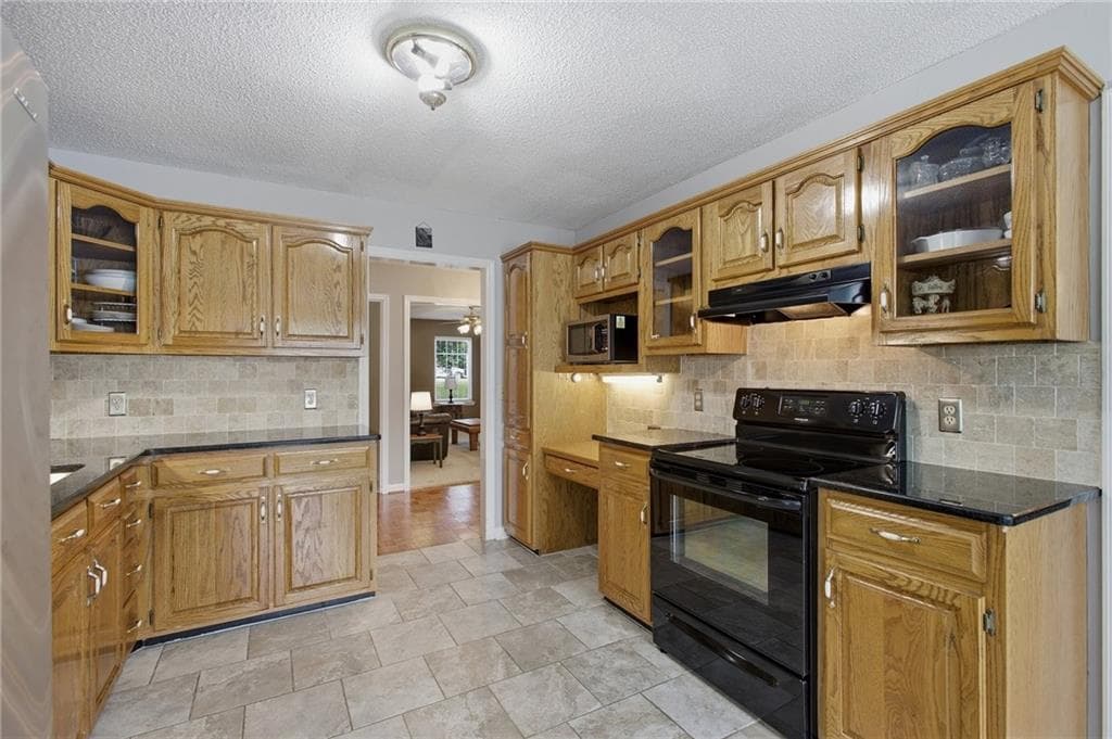 4 bedroom, 3 bathroom, 2,551 sq ft single family residence under contract at 583 Avondale Drive, Rocky Face, GA 30740 — photo 8