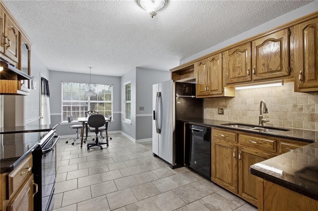 4 bedroom, 3 bathroom, 2,551 sq ft single family residence under contract at 583 Avondale Drive, Rocky Face, GA 30740 — photo 9
