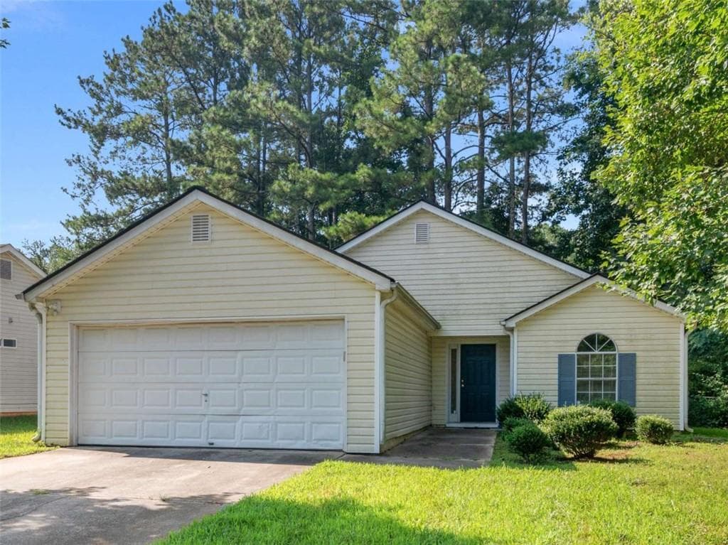3 bedroom, 2 bathroom, 1,164 sq ft single family residence for sale at 261 Brandon Ridge Circle, Stockbridge, GA 30281