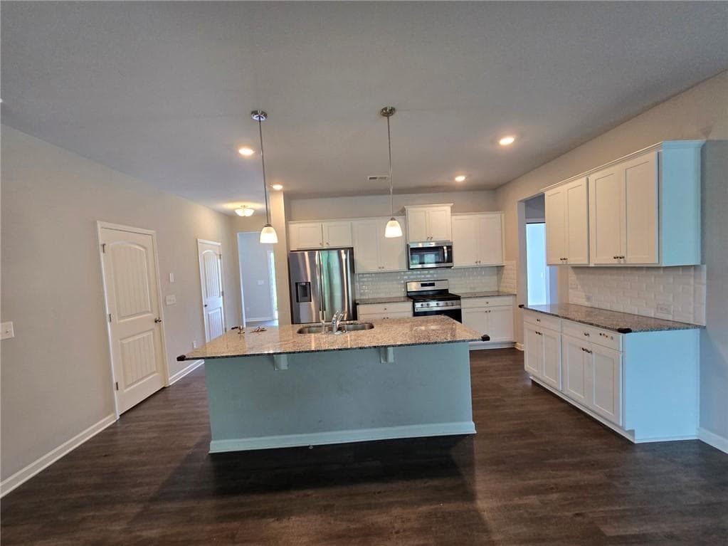 4 bedroom, 3 bathroom, 2,709 sq ft single family residence under contract at 121 Valimar Drive, Braselton, GA 30517 — photo 2