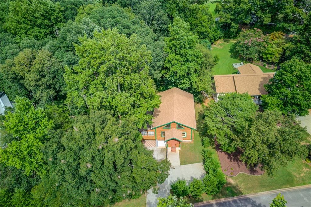 3 bedroom, 2 bathroom, 1,920 sq ft single family residence for sale at 3938 Pointe, Gainesville, GA 30506 — photo 2