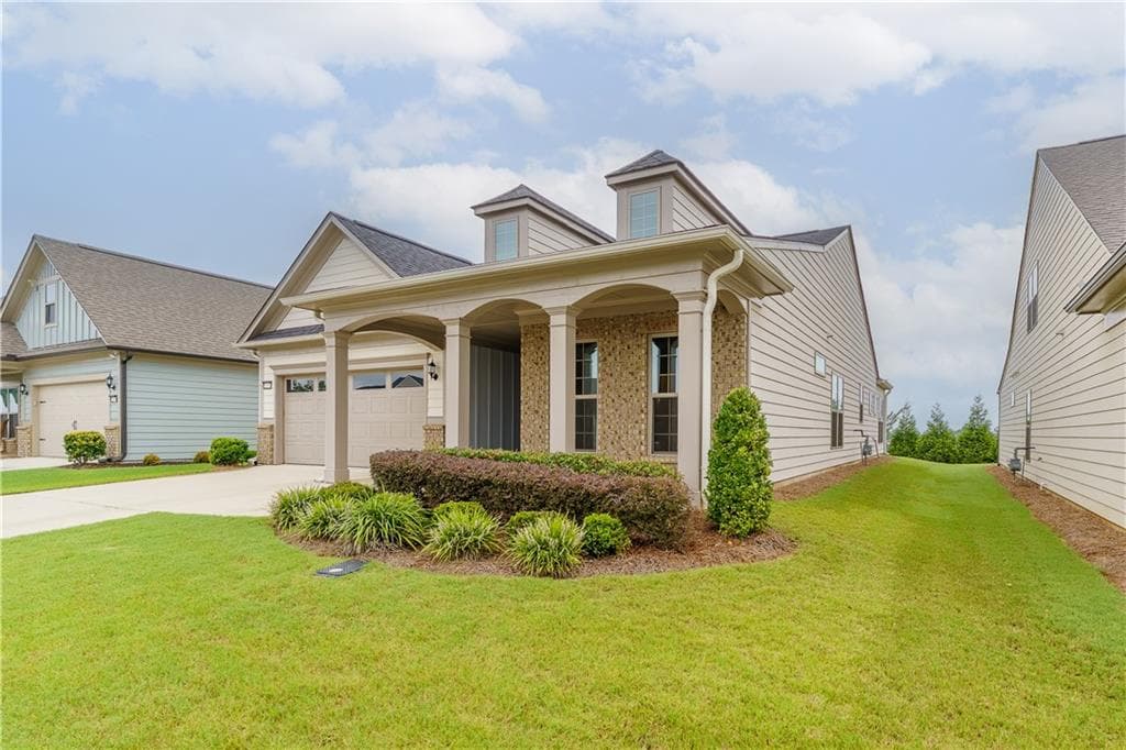 2 bedroom, 2 bathroom, 1,848 sq ft single family residence for sale at 5031 Adler Court, Hoschton, GA 30548 — photo 2