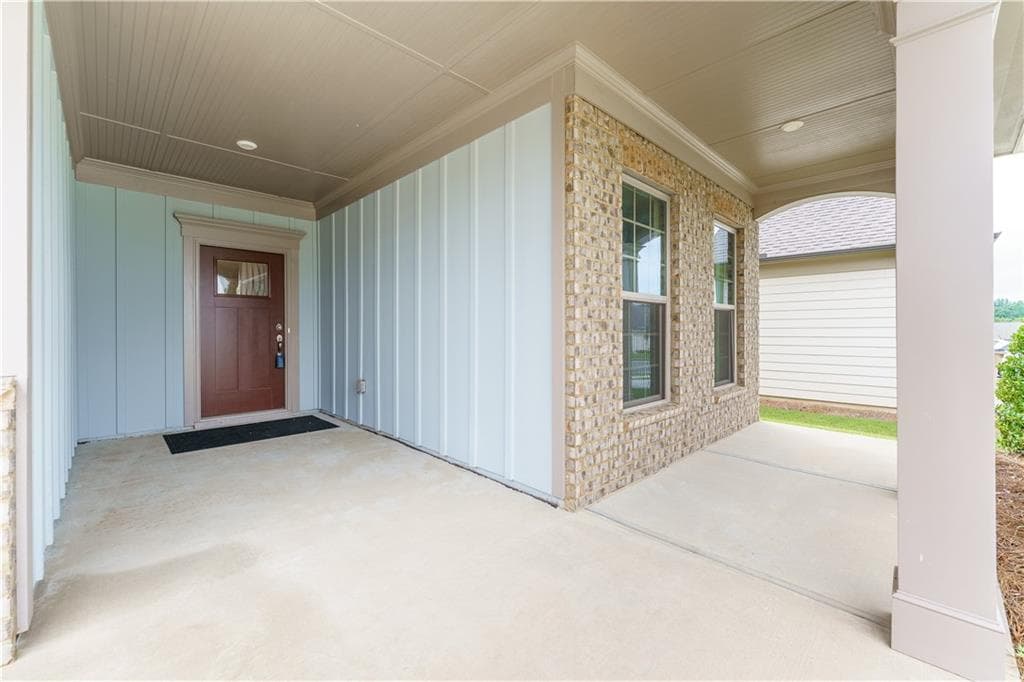 2 bedroom, 2 bathroom, 1,848 sq ft single family residence for sale at 5031 Adler Court, Hoschton, GA 30548 — photo 4