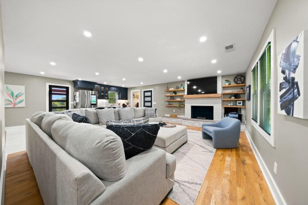 6 bedroom, 3 bathroom, 6,177 sq ft single family residence for sale at 280 Etheridge Road, Auburn, GA 30011 — photo 7