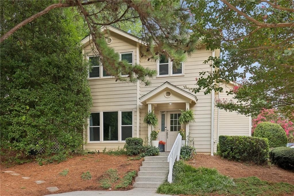 3 bedroom, 3 bathroom, 1,692 sq ft townhouse sold at 217 Peachtree Hollow Court, Sandy Springs, GA 30328