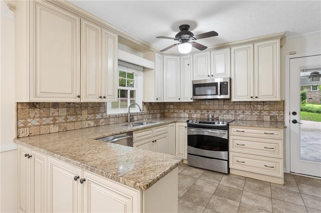 3 bedroom, 2 bathroom, 1,651 sq ft single family residence for sale at 4165 Westview Street, Douglasville, GA 30135 — photo 1 of 34