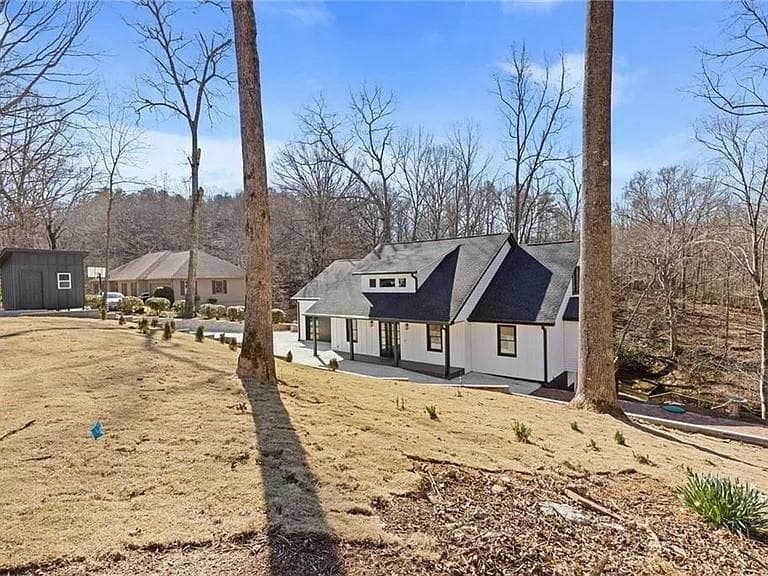 5 bedroom, 5 bathroom, 5,000 sq ft single family residence for sale at 4732 Walnut Bend Drive, Gainesville, GA 30507 — photo 2