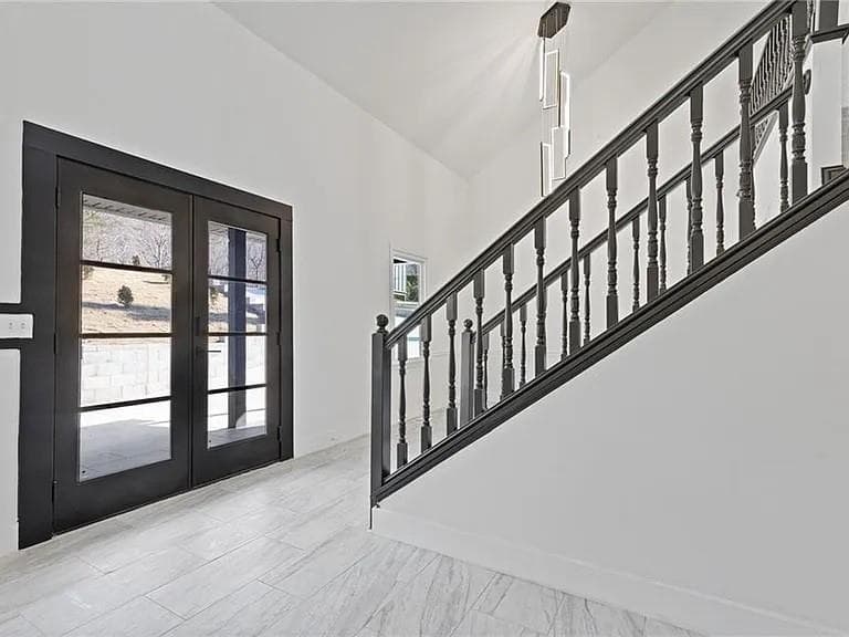 5 bedroom, 5 bathroom, 5,000 sq ft single family residence for sale at 4732 Walnut Bend Drive, Gainesville, GA 30507 — photo 9
