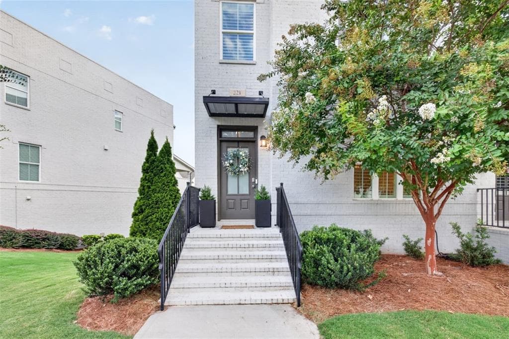 3 bedroom, 4 bathroom, 2,708 sq ft townhouse for sale at 221 Nash Street, Lawrenceville, GA 30046 — photo 2