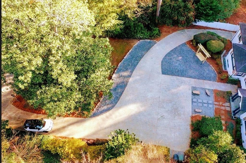 6 bedroom, 6 bathroom, 4,500 sq ft single family residence for rent at 4044 Northside Drive, Atlanta, GA 30342 for $6,950 a month — photo 4