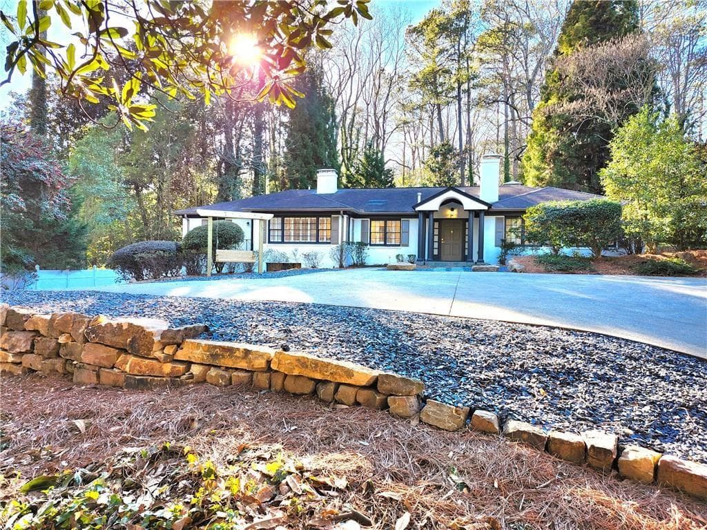 6 bedroom, 6 bathroom, 4,500 sq ft single family residence for rent at 4044 Northside Drive, Atlanta, GA 30342 for $6,950 a month — photo 5
