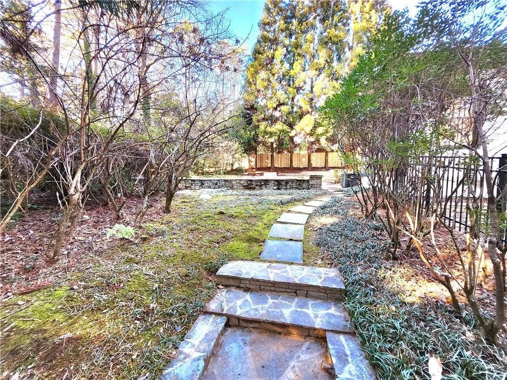 6 bedroom, 6 bathroom, 4,500 sq ft single family residence for rent at 4044 Northside Drive, Atlanta, GA 30342 for $6,950 a month — photo 7