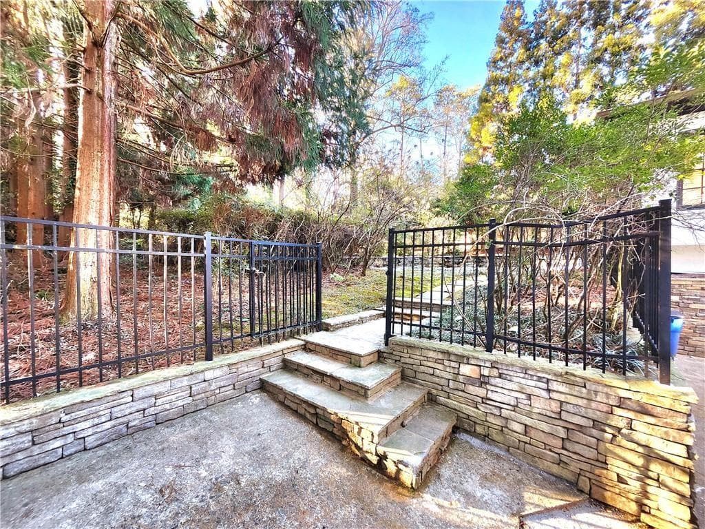 6 bedroom, 6 bathroom, 4,500 sq ft single family residence for rent at 4044 Northside Drive, Atlanta, GA 30342 for $6,950 a month — photo 8