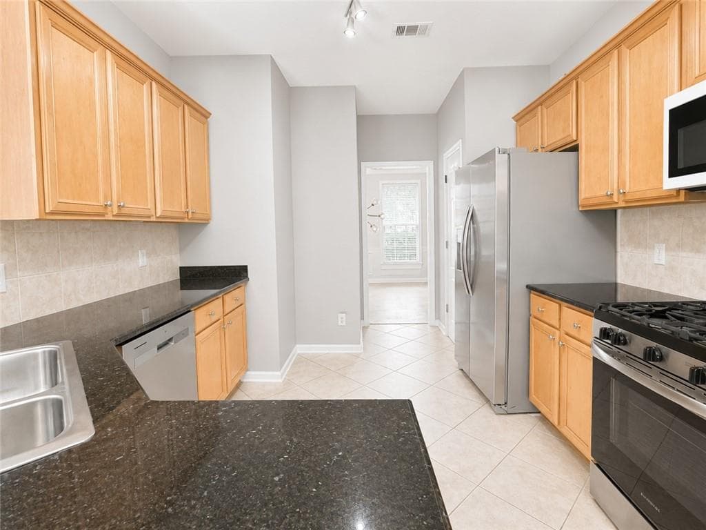 4 bedroom, 3 bathroom, 2,496 sq ft single family residence for rent at 1707 Hidden Pond Circle, Lawrenceville, GA 30043 for $2,490 a month — photo 10