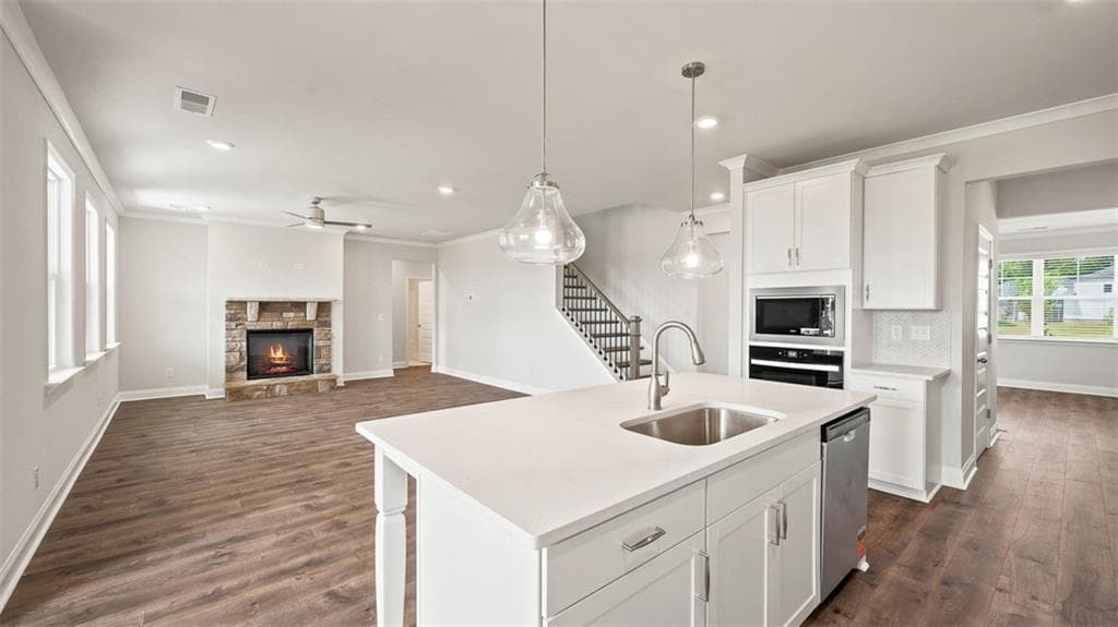 5 bedroom, 3 bathroom, 3,039 sq ft single family residence for sale at 412 HAZEL Drive, Locust Grove, GA 30248 — photo 9