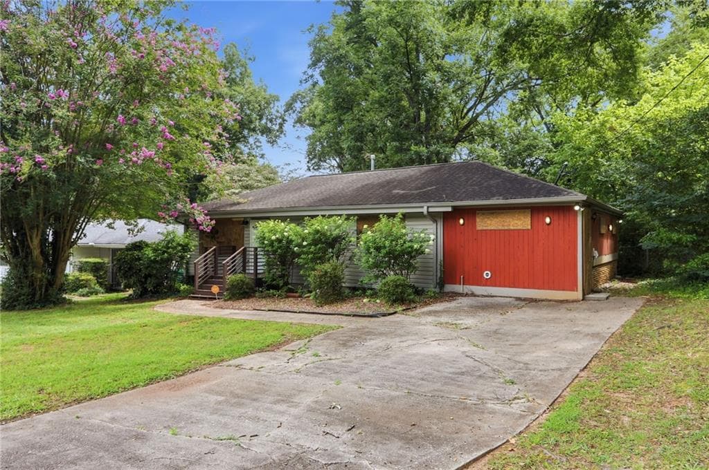 3 bedroom, 2 bathroom, 1,112 sq ft single family residence for sale at 1996 Meadow Lane, Decatur, GA 30032 — photo 2