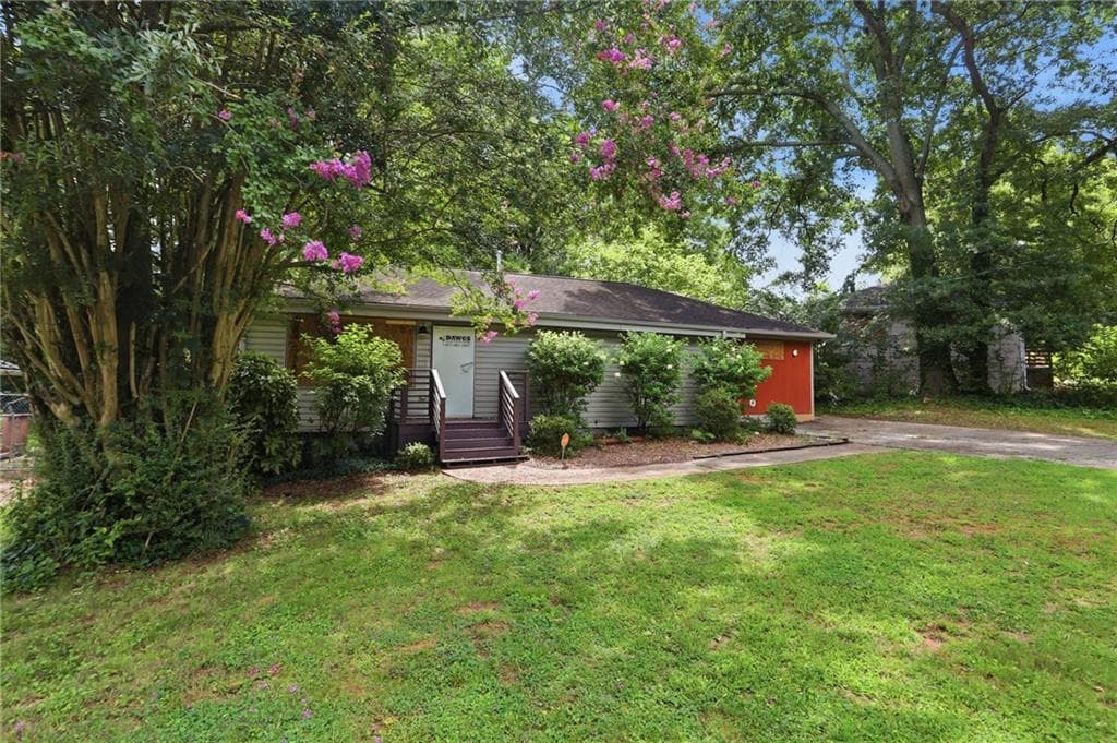 3 bedroom, 2 bathroom, 1,112 sq ft single family residence for sale at 1996 Meadow Lane, Decatur, GA 30032 — photo 3
