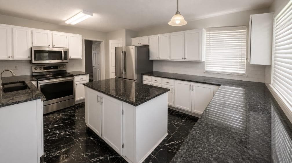 4 bedroom, 3 bathroom, 1,752 sq ft single family residence for sale at 5186 Glendora Drive, Powder Springs, GA 30127 — photo 2