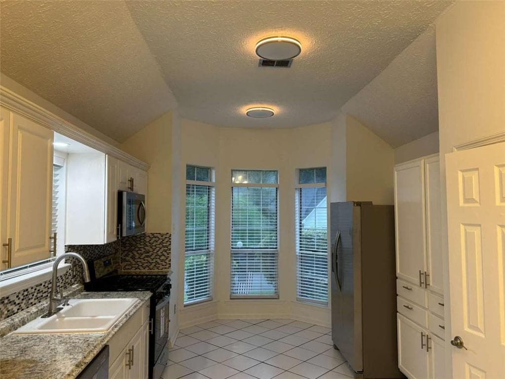 4 bedroom, 2 bathroom, 1,746 sq ft single family residence for rent at 717 Shore Drive, Lithonia, GA 30059 for $1,850 a month — photo 9