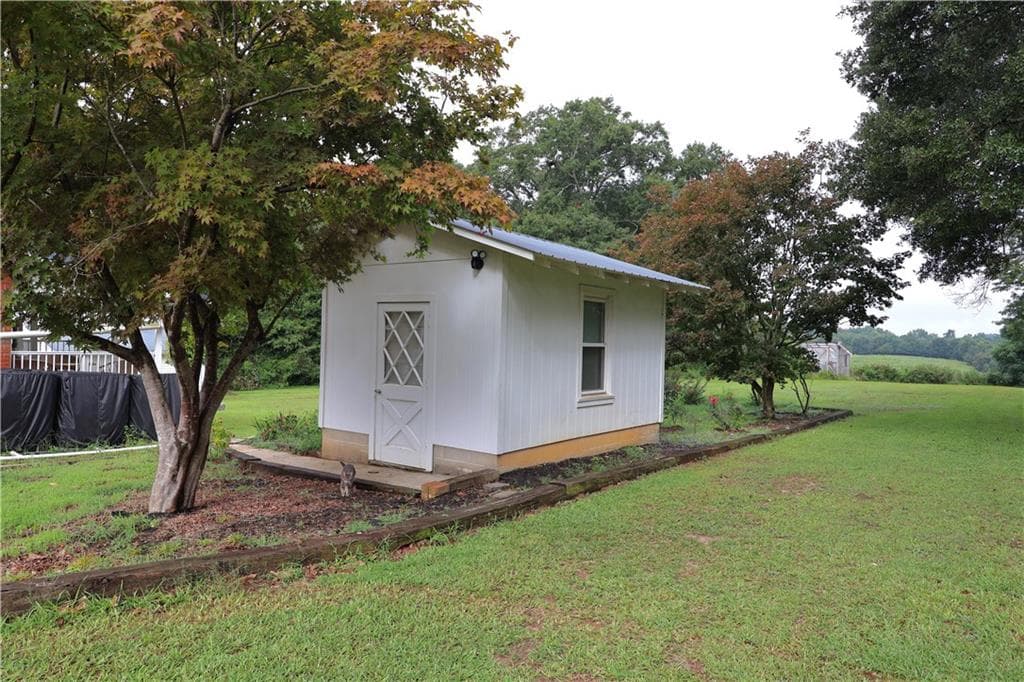 3 bedroom, 2 bathroom, 2,552 sq ft single family residence for sale at 10021 Lavonia Rd Road, Carnesville, GA 30521 — photo 6