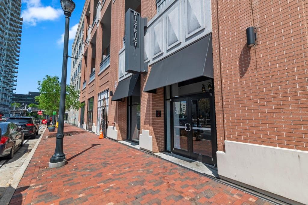2 bedroom, 2 bathroom, 1,328 sq ft condominium for sale at 260 18th Street 10320, Atlanta, GA 30363 — photo 2