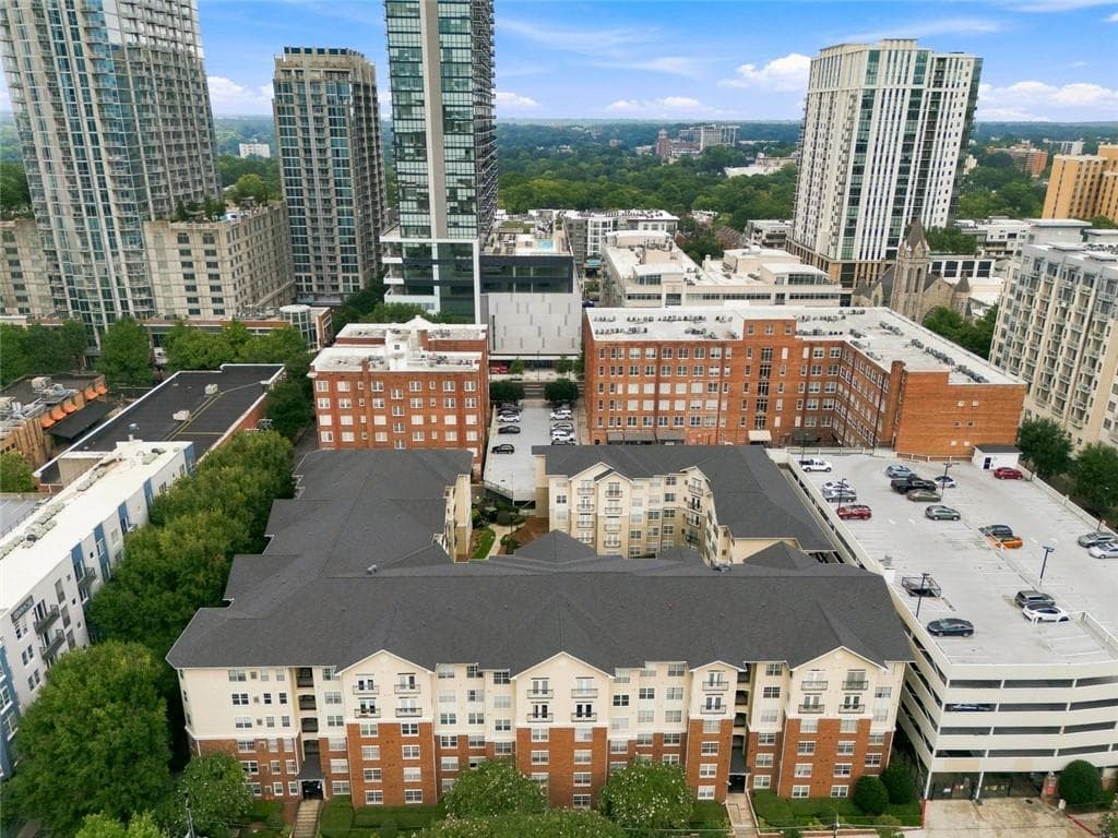 1 bedroom, 1 bathroom, 775 sq ft condominium for sale at 800 Peachtree Street 1102, Atlanta, GA 30308 — photo 2