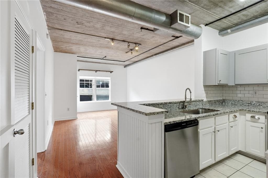 1 bedroom, 1 bathroom, 775 sq ft condominium for sale at 800 Peachtree Street 1102, Atlanta, GA 30308 — photo 6