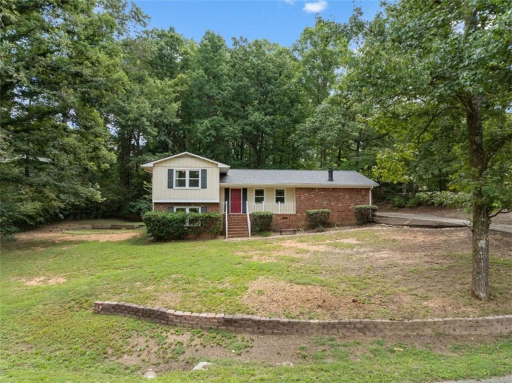 3 bedroom, 2 bathroom, 1,866 sq ft single family residence under contract at 10 Thrushwood Road, Rome, GA 30161