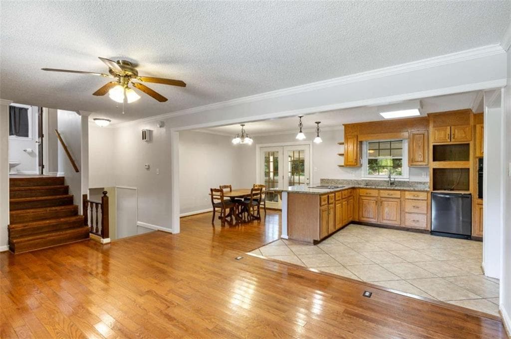 3 bedroom, 2 bathroom, 1,866 sq ft single family residence under contract at 10 Thrushwood Road, Rome, GA 30161 — photo 3