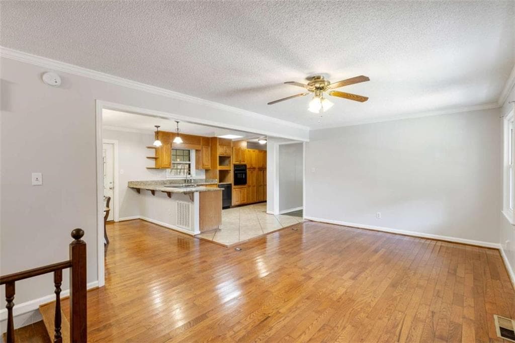 3 bedroom, 2 bathroom, 1,866 sq ft single family residence under contract at 10 Thrushwood Road, Rome, GA 30161 — photo 6