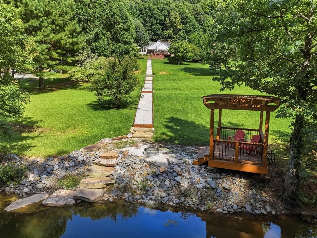 3 bedroom, 2 bathroom, 1,625 sq ft single family residence for sale at 201 Talona Lake Terrace, Ellijay, GA 30536 — photo 2