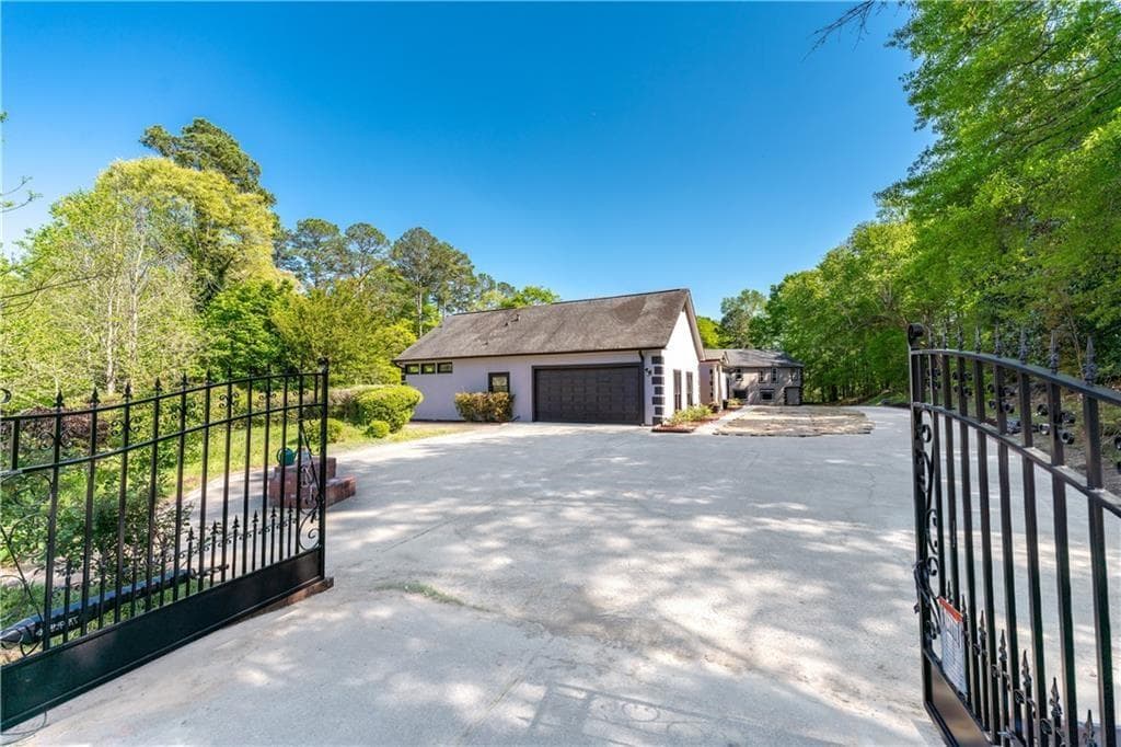 4 bedroom, 4 bathroom, 3,500 sq ft single family residence for rent at 2320 Copper Trail Lane, Buford, GA 30519 for $3,300 a month — photo 3