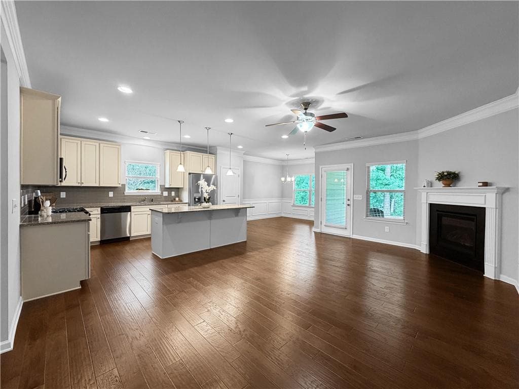 4 bedroom, 3 bathroom, 2,010 sq ft single family residence for sale at 1100 Sycamore Creek Trail, Sugar Hill, GA 30518 — photo 4
