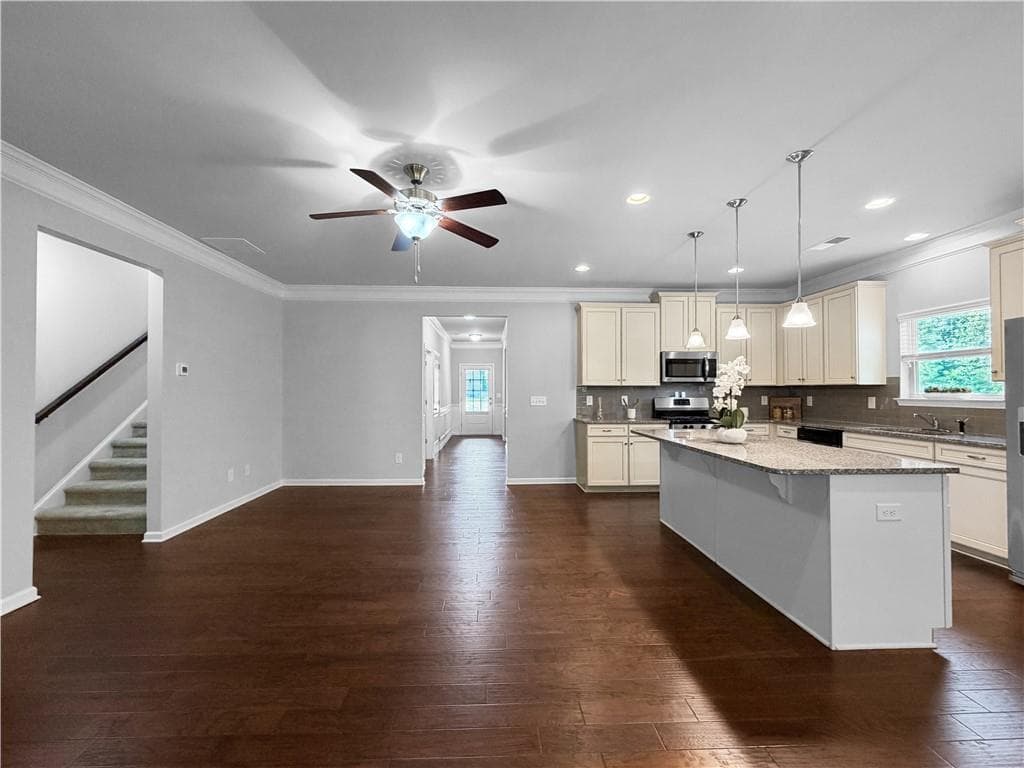 4 bedroom, 3 bathroom, 2,010 sq ft single family residence for sale at 1100 Sycamore Creek Trail, Sugar Hill, GA 30518 — photo 7