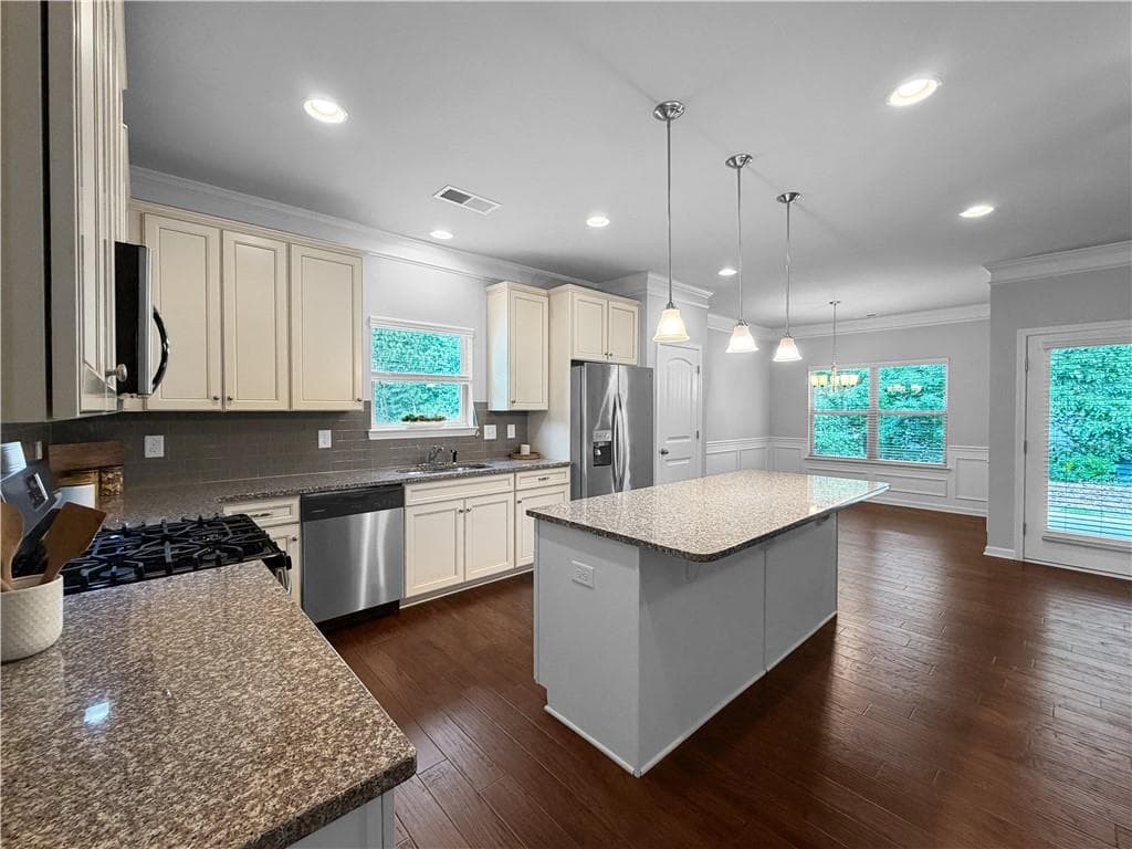 4 bedroom, 3 bathroom, 2,010 sq ft single family residence for sale at 1100 Sycamore Creek Trail, Sugar Hill, GA 30518 — photo 9