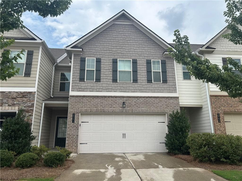 4 bedroom, 3 bathroom, 1,670 sq ft townhouse for sale at 3701 Prospect Point Drive, Gillsville, GA 30566