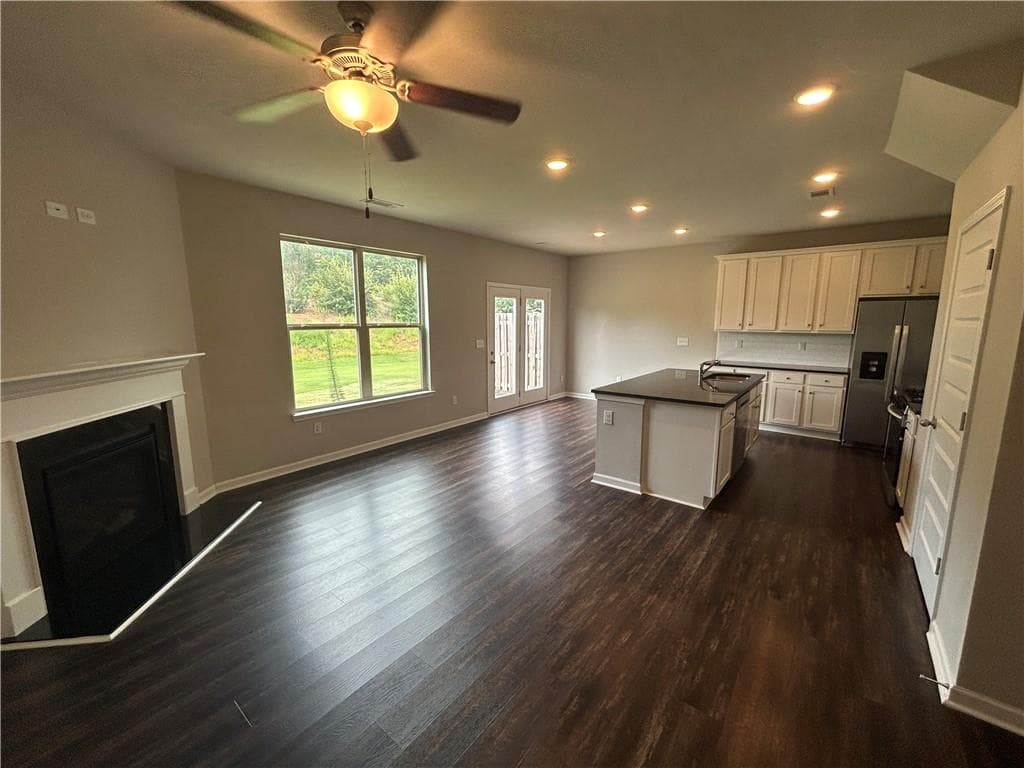 4 bedroom, 3 bathroom, 1,670 sq ft townhouse for sale at 3701 Prospect Point Drive, Gillsville, GA 30566 — photo 4