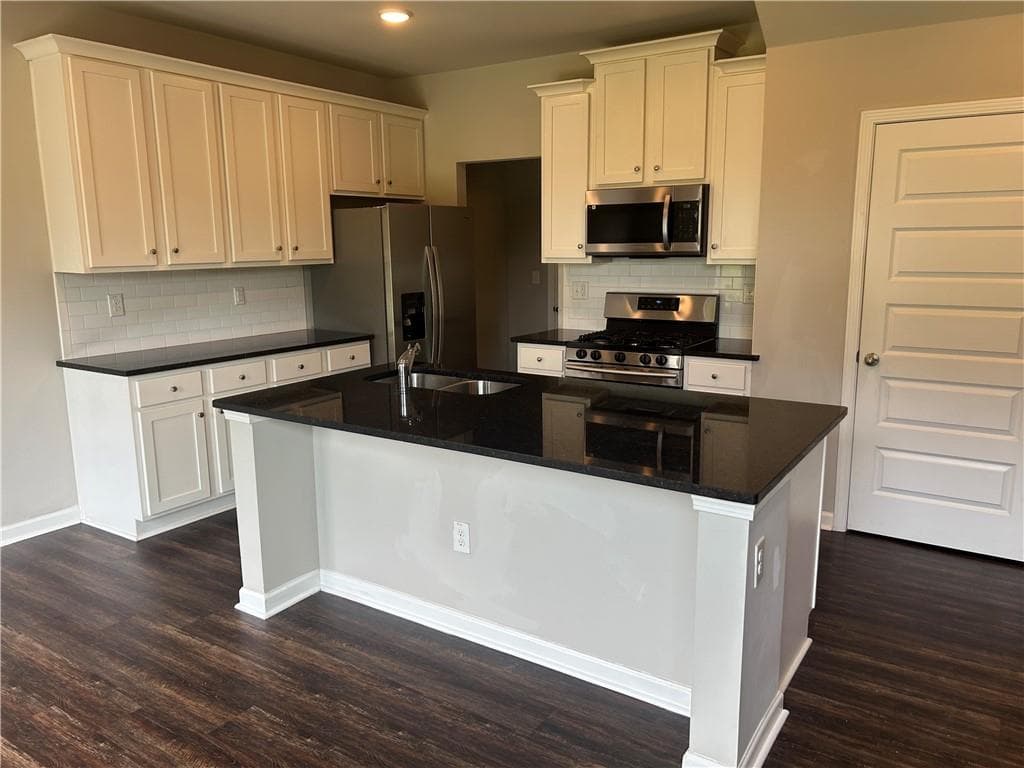 4 bedroom, 3 bathroom, 1,670 sq ft townhouse for sale at 3701 Prospect Point Drive, Gillsville, GA 30566 — photo 5