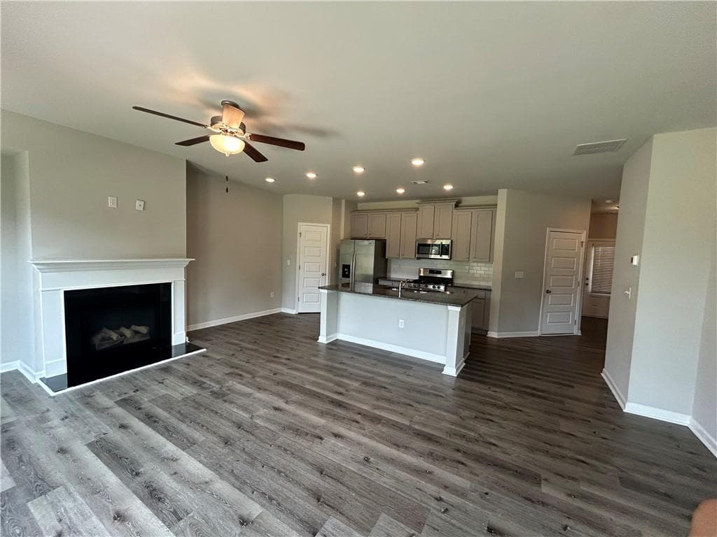 4 bedroom, 3 bathroom, 1,864 sq ft townhouse for sale at 3685 Prospect Point Drive, Gillsville, GA 30566 — photo 4