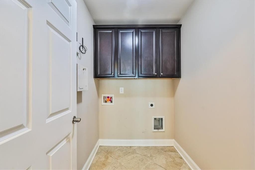 3 bedroom, 2 bathroom, 1,975 sq ft single family residence under contract at 2058 Bonneville Lane, Powder Springs, GA 30127 — photo 7