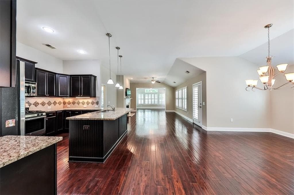 3 bedroom, 2 bathroom, 1,975 sq ft single family residence under contract at 2058 Bonneville Lane, Powder Springs, GA 30127 — photo 8