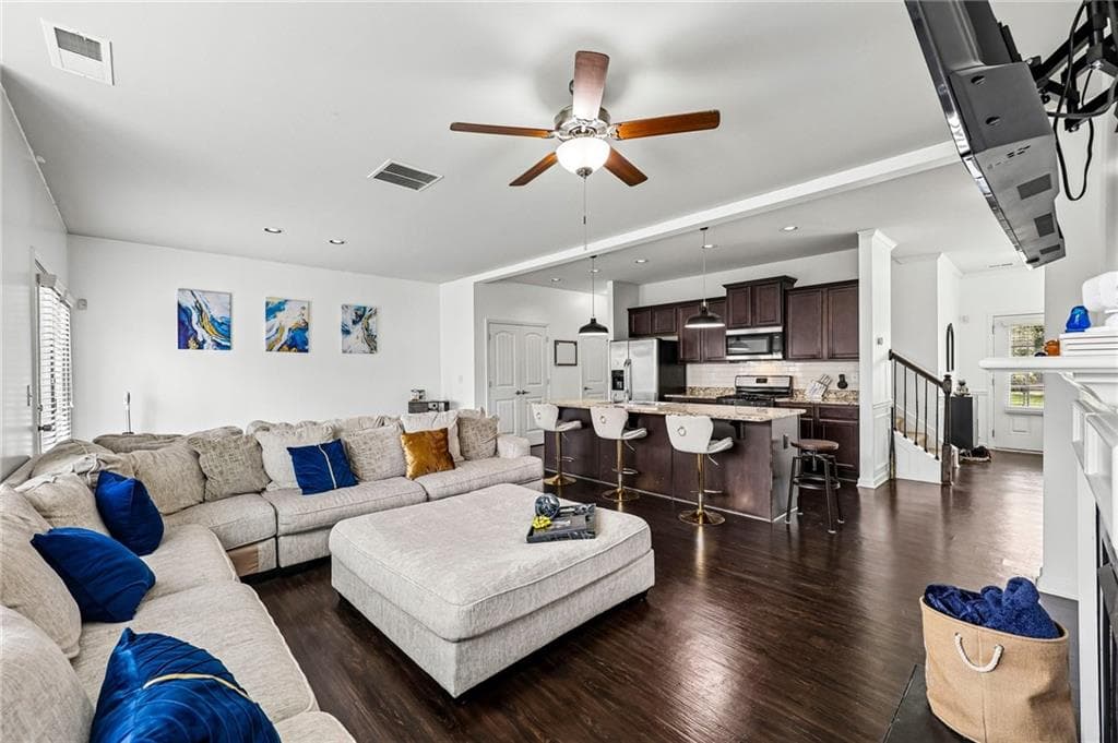 3 bedroom, 3 bathroom, 1,868 sq ft single family residence for sale at 2503 Oakleaf Ridge, Lithonia, GA 30058 — photo 2