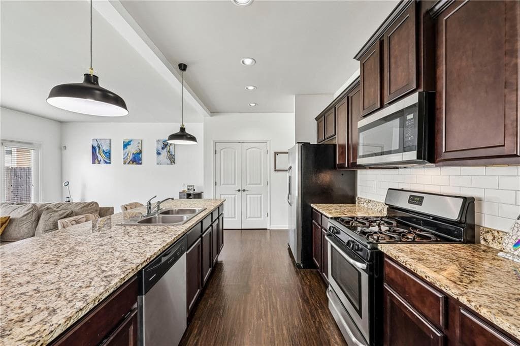 3 bedroom, 3 bathroom, 1,868 sq ft single family residence for sale at 2503 Oakleaf Ridge, Lithonia, GA 30058 — photo 6