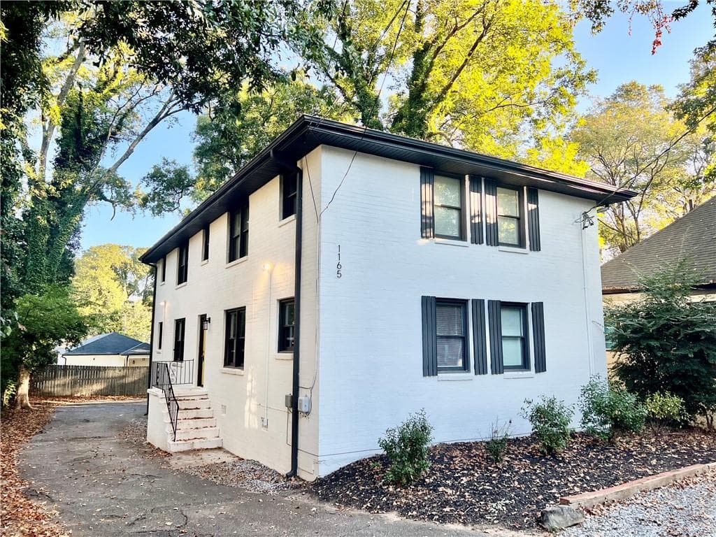1 bedroom, 1 bathroom, 700 sq ft quadruplex for rent at 1165 Eggleston Street 4, Atlanta, GA 30310 for $1,375 a month — photo 1 of 28