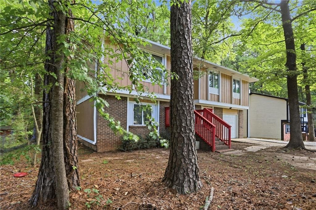 4 bedroom, 2 bathroom, 1,797 sq ft single family residence for sale at 8862 Raven Drive, Jonesboro, GA 30238 — photo 2