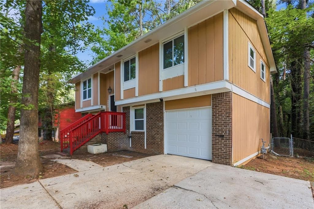 4 bedroom, 2 bathroom, 1,797 sq ft single family residence for sale at 8862 Raven Drive, Jonesboro, GA 30238 — photo 3